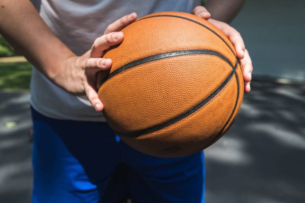 how to choose a basketball